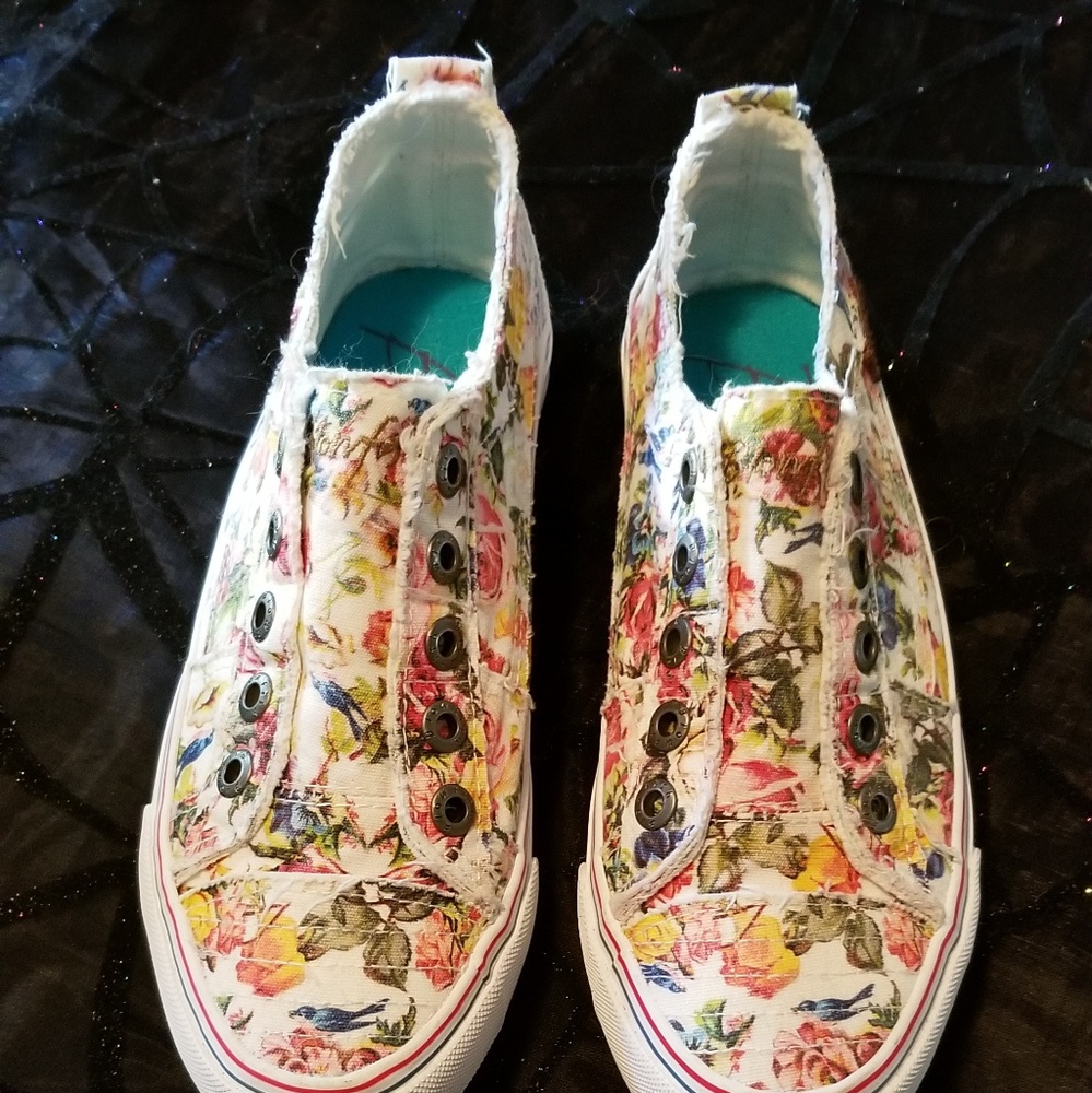 Blowfish slip on sneakers shoes 7.5